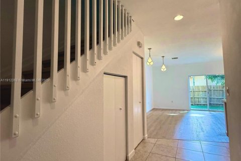Touwnhouse à louer à Hallandale Beach, Floride: 2 chambres, 151.99 m2 № 1966818 - photo 27