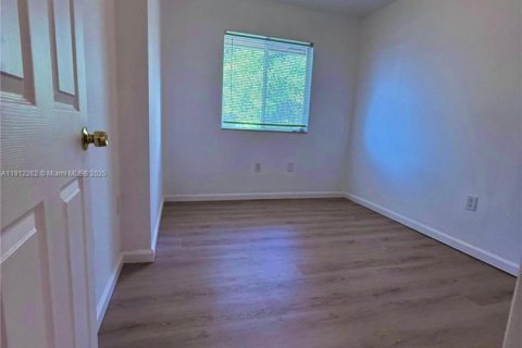 Touwnhouse à louer à Hallandale Beach, Floride: 2 chambres, 151.99 m2 № 1966818 - photo 23