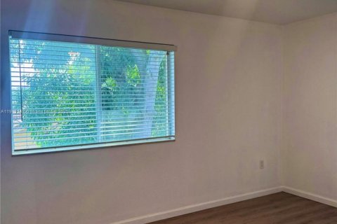 Touwnhouse à louer à Hallandale Beach, Floride: 2 chambres, 151.99 m2 № 1966818 - photo 12