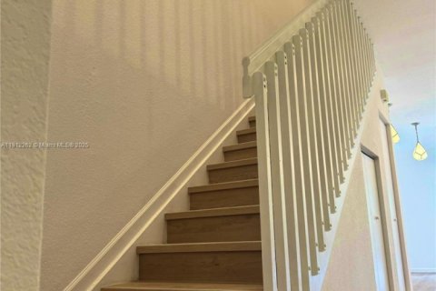 Touwnhouse à louer à Hallandale Beach, Floride: 2 chambres, 151.99 m2 № 1966818 - photo 2