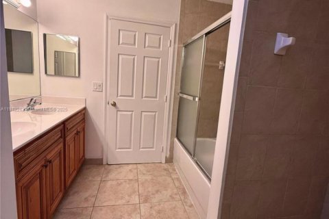 Touwnhouse à louer à Hallandale Beach, Floride: 2 chambres, 151.99 m2 № 1966818 - photo 15