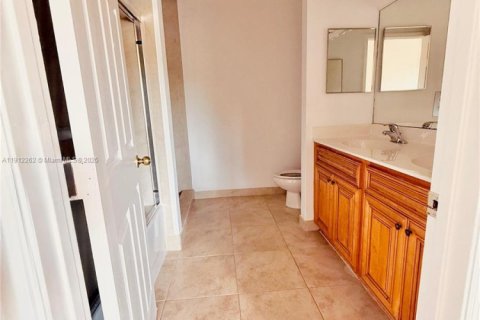 Touwnhouse à louer à Hallandale Beach, Floride: 2 chambres, 151.99 m2 № 1966818 - photo 13