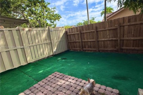 Touwnhouse à louer à Hallandale Beach, Floride: 2 chambres, 151.99 m2 № 1966818 - photo 8