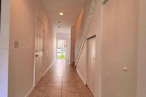 Touwnhouse à louer à Hallandale Beach, Floride: 2 chambres, 151.99 m2 № 1966818 - photo 28