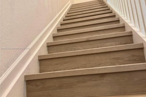 Touwnhouse à louer à Hallandale Beach, Floride: 2 chambres, 151.99 m2 № 1966818 - photo 9