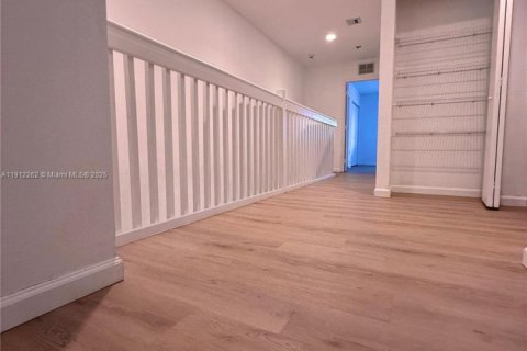 Touwnhouse à louer à Hallandale Beach, Floride: 2 chambres, 151.99 m2 № 1966818 - photo 24