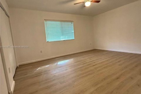 Touwnhouse à louer à Hallandale Beach, Floride: 2 chambres, 151.99 m2 № 1966818 - photo 10