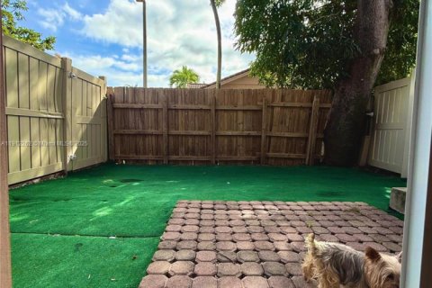 Touwnhouse à louer à Hallandale Beach, Floride: 2 chambres, 151.99 m2 № 1966818 - photo 7