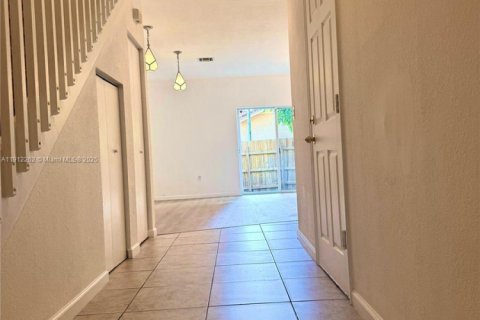 Touwnhouse à louer à Hallandale Beach, Floride: 2 chambres, 151.99 m2 № 1966818 - photo 3