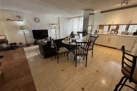 Condominio en venta en Sunny Isles Beach, Florida, 1 dormitorio, 71.26 m2 № 2000761 - foto 4