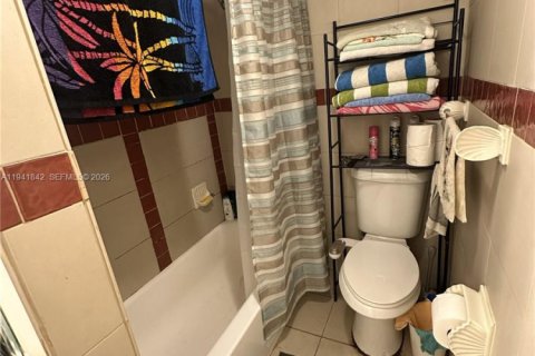 Condominio en venta en Sunny Isles Beach, Florida, 1 dormitorio, 71.26 m2 № 2000761 - foto 12