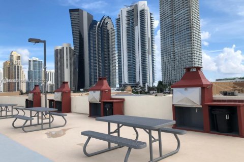 Condominio en venta en Sunny Isles Beach, Florida, 1 dormitorio, 71.26 m2 № 2000761 - foto 24