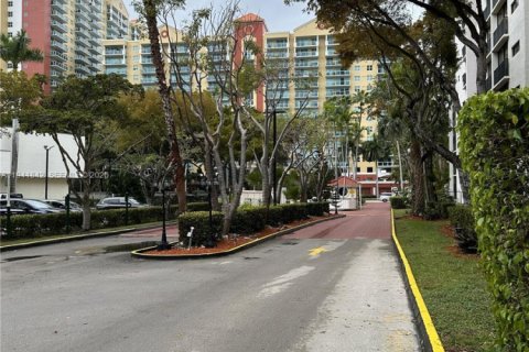 Condominio en venta en Sunny Isles Beach, Florida, 1 dormitorio, 71.26 m2 № 2000761 - foto 17