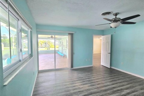 Villa ou maison à vendre à Port Charlotte, Floride: 2 chambres, 106.09 m2 № 2398713 - photo 10