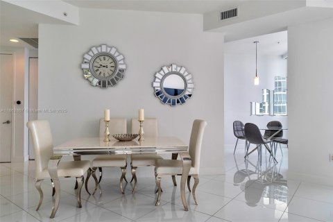 Condo in Sunny Isles Beach, Florida, 2 bedrooms  № 1891353 - photo 9