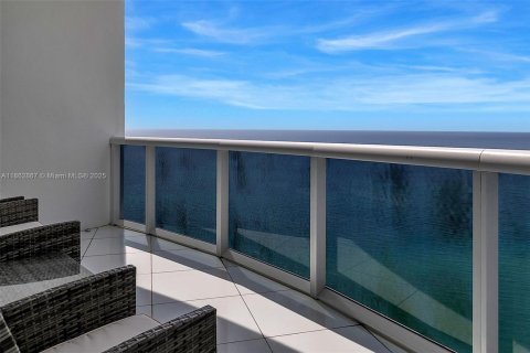 Condo in Sunny Isles Beach, Florida, 2 bedrooms  № 1891353 - photo 1
