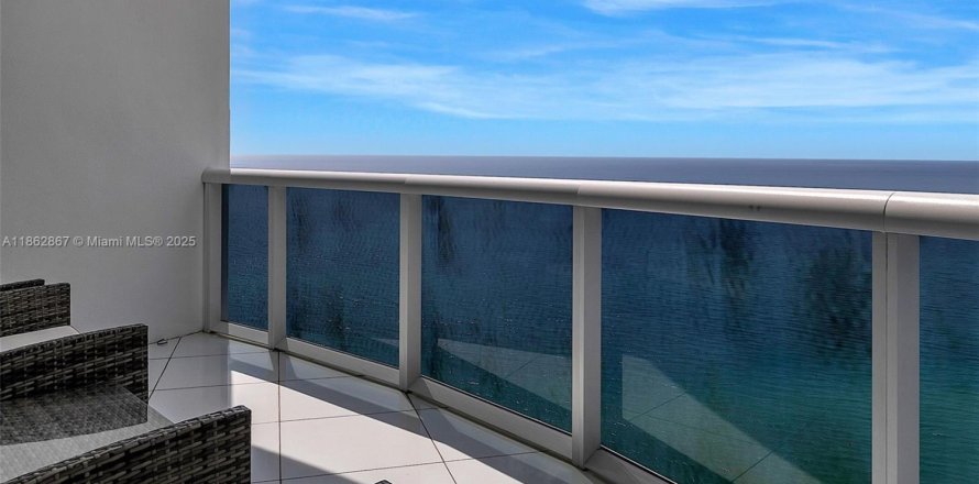 Condo in Sunny Isles Beach, Florida, 2 bedrooms  № 1891353