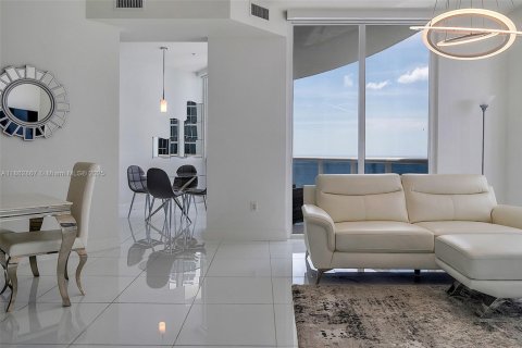 Condo in Sunny Isles Beach, Florida, 2 bedrooms  № 1891353 - photo 8
