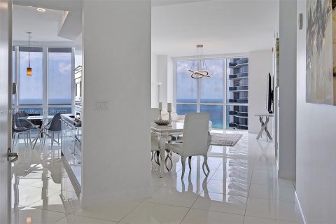 Condo in Sunny Isles Beach, Florida, 2 bedrooms  № 1891353 - photo 6