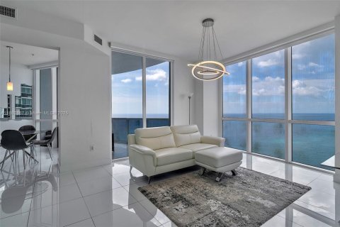 Condo in Sunny Isles Beach, Florida, 2 bedrooms  № 1891353 - photo 2
