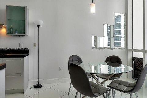 Condo in Sunny Isles Beach, Florida, 2 bedrooms  № 1891353 - photo 15
