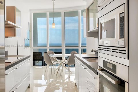 Condo in Sunny Isles Beach, Florida, 2 bedrooms  № 1891353 - photo 12