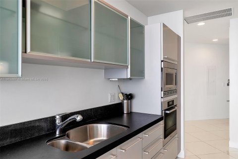 Condo in Sunny Isles Beach, Florida, 2 bedrooms  № 1891353 - photo 18