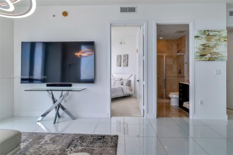 Condo in Sunny Isles Beach, Florida, 2 bedrooms  № 1891353 - photo 22