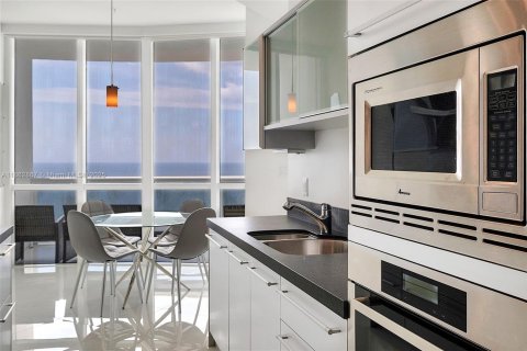 Condo in Sunny Isles Beach, Florida, 2 bedrooms  № 1891353 - photo 14