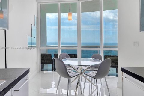 Condo in Sunny Isles Beach, Florida, 2 bedrooms  № 1891353 - photo 5