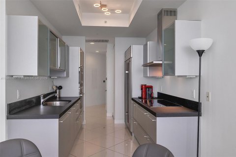 Condo in Sunny Isles Beach, Florida, 2 bedrooms  № 1891353 - photo 16