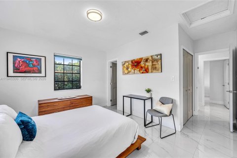 House in Miami, Florida 2 bedrooms, 110.74 sq.m. № 2005330 - photo 15