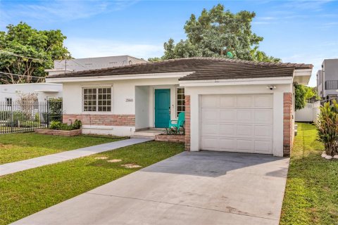 House in Miami, Florida 2 bedrooms, 110.74 sq.m. № 2005330 - photo 27