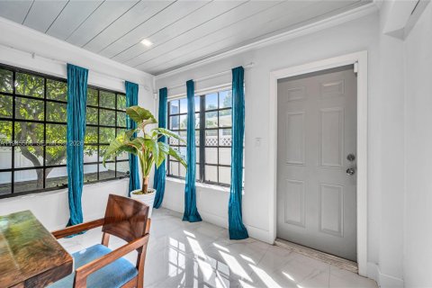 House in Miami, Florida 2 bedrooms, 110.74 sq.m. № 2005330 - photo 22