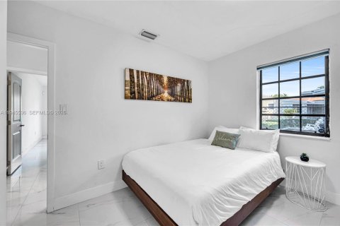 House in Miami, Florida 2 bedrooms, 110.74 sq.m. № 2005330 - photo 19