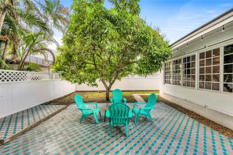 House in Miami, Florida 2 bedrooms, 110.74 sq.m. № 2005330 - photo 26