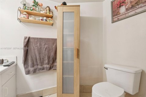 Condominio en venta en Pembroke Pines, Florida, 1 dormitorio, 113.62 m2 № 2033418 - foto 23