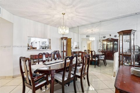 Condominio en venta en Pembroke Pines, Florida, 1 dormitorio, 113.62 m2 № 2033418 - foto 13