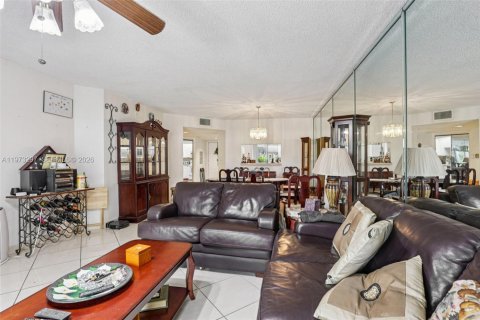 Condominio en venta en Pembroke Pines, Florida, 1 dormitorio, 113.62 m2 № 2033418 - foto 8