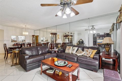 Condominio en venta en Pembroke Pines, Florida, 1 dormitorio, 113.62 m2 № 2033418 - foto 7