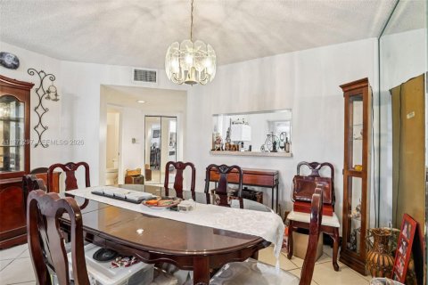 Condominio en venta en Pembroke Pines, Florida, 1 dormitorio, 113.62 m2 № 2033418 - foto 12