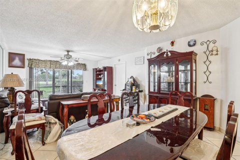 Condominio en venta en Pembroke Pines, Florida, 1 dormitorio, 113.62 m2 № 2033418 - foto 11