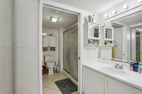 Condominio en venta en Pembroke Pines, Florida, 1 dormitorio, 113.62 m2 № 2033418 - foto 22