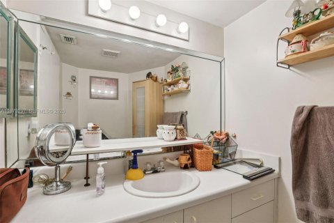 Condominio en venta en Pembroke Pines, Florida, 1 dormitorio, 113.62 m2 № 2033418 - foto 21