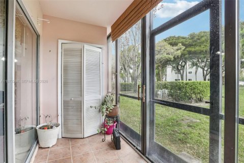 Condominio en venta en Pembroke Pines, Florida, 1 dormitorio, 113.62 m2 № 2033418 - foto 26