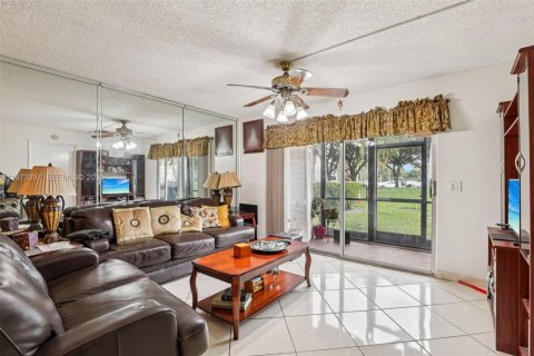 Condominio en venta en Pembroke Pines, Florida, 1 dormitorio, 113.62 m2 № 2033418 - foto 6