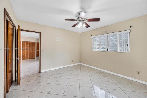 Villa ou maison à vendre à Miami, Floride: 3 chambres, 172.89 m2 № 1975594 - photo 17