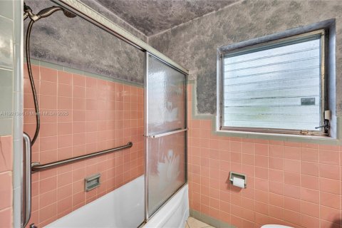 Villa ou maison à vendre à Miami, Floride: 3 chambres, 172.89 m2 № 1975594 - photo 25