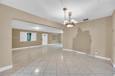 Villa ou maison à vendre à Miami, Floride: 3 chambres, 172.89 m2 № 1975594 - photo 13