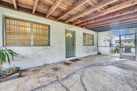 Villa ou maison à vendre à Miami, Floride: 3 chambres, 172.89 m2 № 1975594 - photo 28